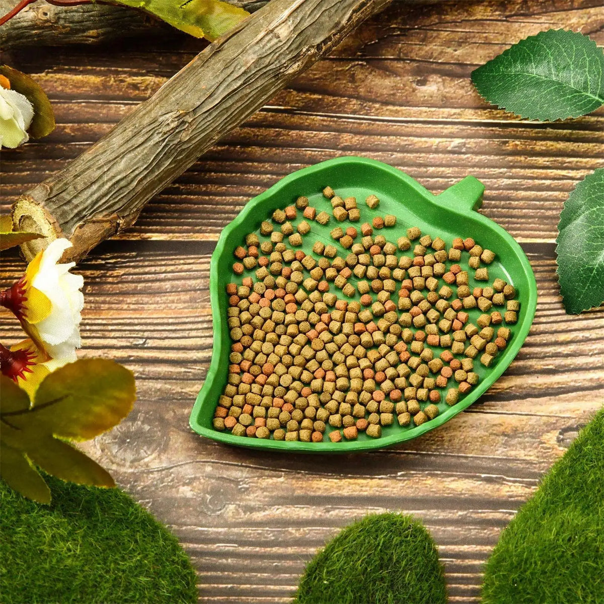 Reptile Leaf Shape Dish Flat Water Plate for Lizards Young Bearded Dragons Chameleon Small Snakes Water Plate for Turtle Lizards